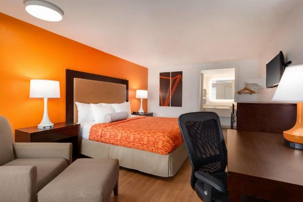 Howard Johnson by Wyndham Harrisonburg image 11